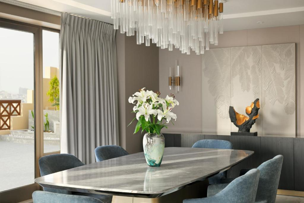 freepik__photo-a-dining-room-with-a-marble-table-blue-chair__48922