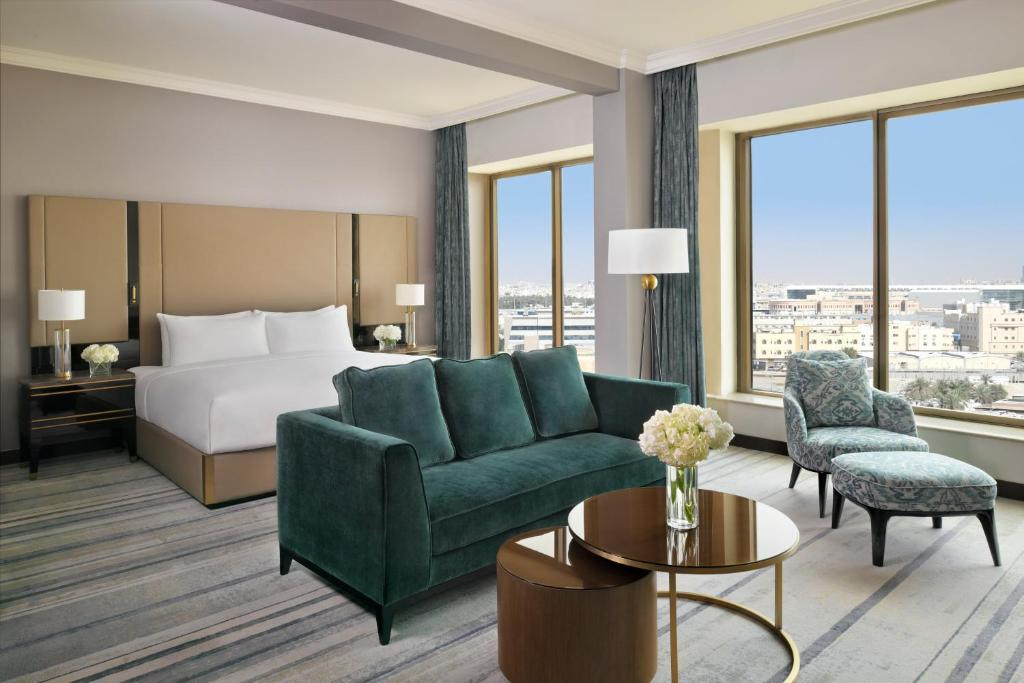freepik__photo-a-hotel-room-with-a-kingsize-bed-a-green-vel__48918