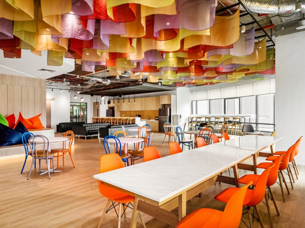 freepik__photo-a-modern-office-space-with-colorful-fabric-d__55645